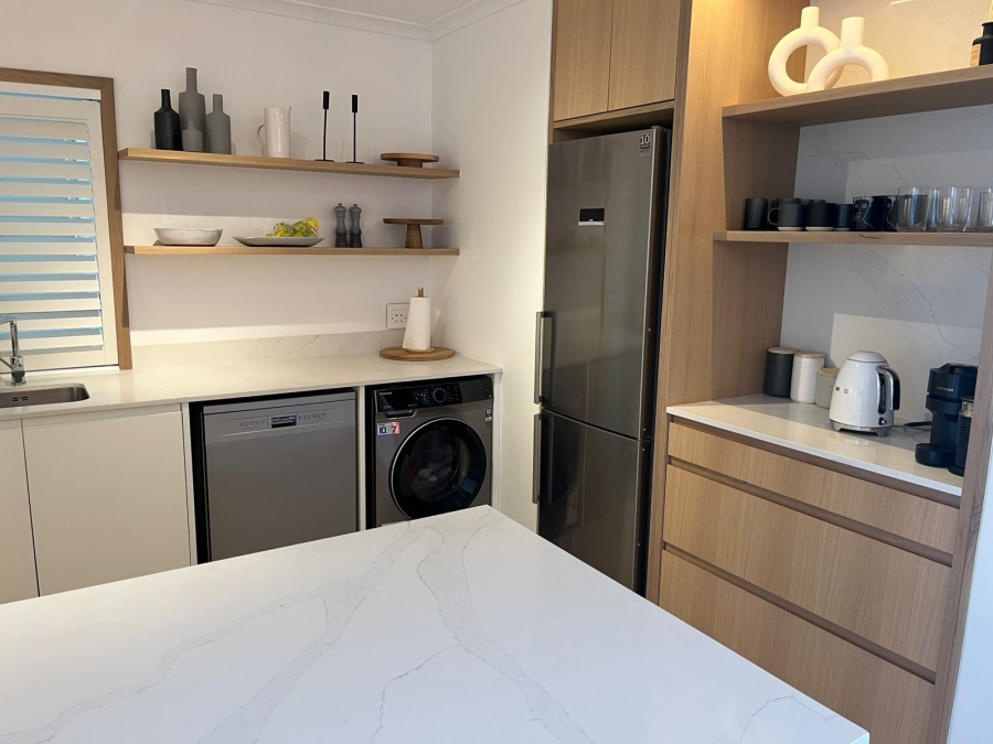 To Let 2 Bedroom Property for Rent in Fresnaye Western Cape